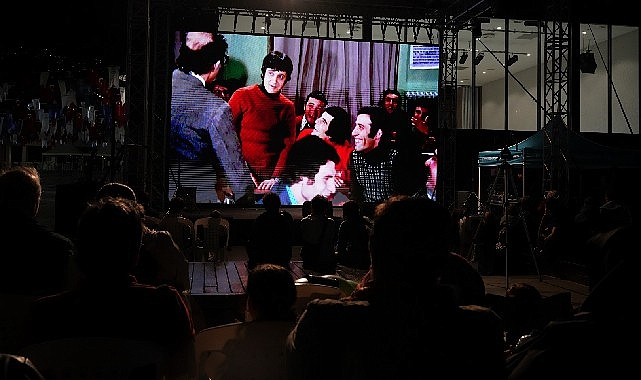 Hababam Sınıfı açık havada kahkahalarla izlendi- Haber Şafak