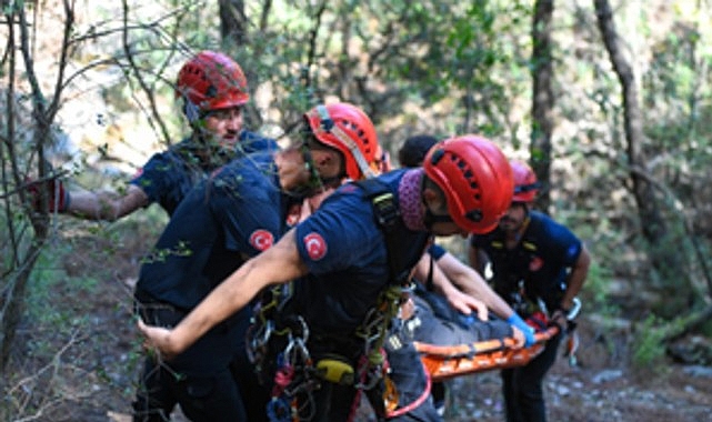 İzmir İtfaiyesi’nden Balçova Terapi Ormanları’nda kurtarma operasyonu- Haber Şafak