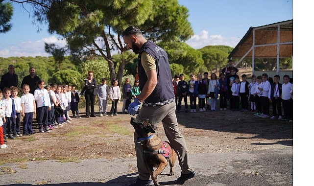 Jandarma arama kurtarma köpeği Çilek çocukların sevgilisi oldu- Haber Şafak