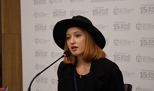 “Kitapların Perisi” yapay zekaya karşı uyardı- Haber Şafak