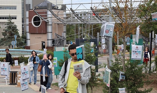 Kocaeli Üniversitesi’nde kitaplar dalından toplandı- Haber Şafak