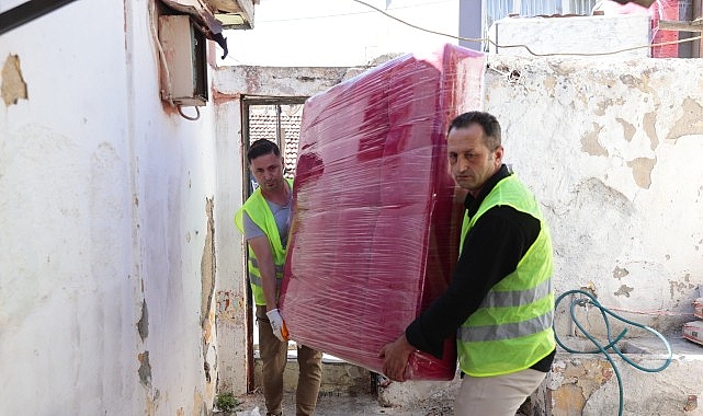 Konak’ta ‘Evden Eve Dayanışma’ devam ediyor- Haber Şafak