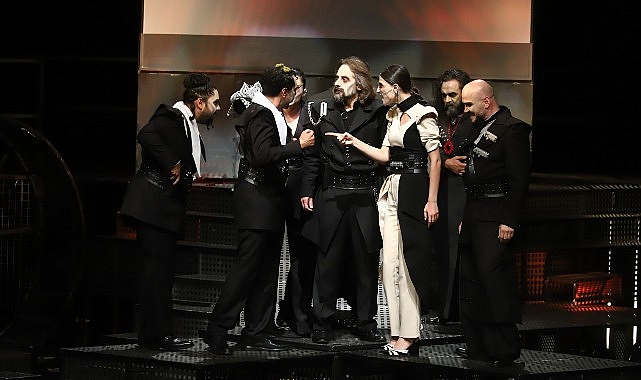 Konya Şehir Tiyatrosu “V. Frank” Adlı Oyununu İlk Kez Tiyatroseverlerle Buluşturdu- Haber Şafak