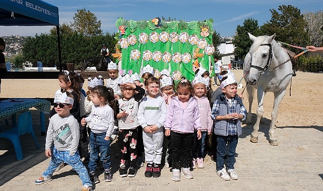 Minikler, Hayvanları Koruma Günü’nde atlarla buluştu- Haber Şafak
