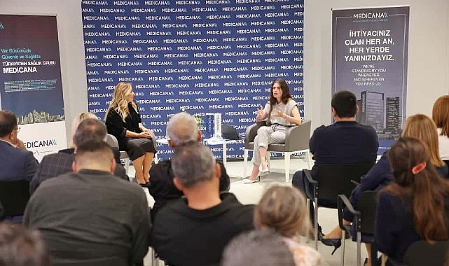 “Sezonun Hikâyesi: Çeşme’de Yaz” söyleşisi Arkas Sanat Alaçatı’da yapıldı- Haber Şafak