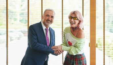 Ünlü şarkıcı Hande Yener,   meme kanserini yenme deneyimiyle kadınlara güç verdi