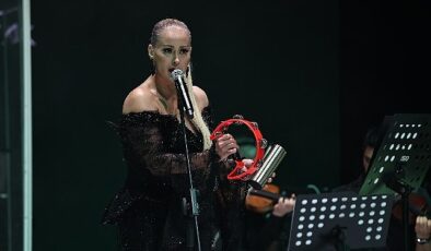 Niran Ünsal İzmir’de Sahne Öncesi Heyecanını ve Projelerini Anlattı