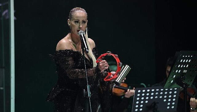 Niran Ünsal İzmir’de Sahne Öncesi Heyecanını ve Projelerini Anlattı