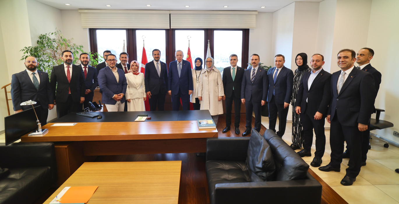 AK Parti Genel Başkanı ve Cumhurbaşkanı Recep Tayyip Erdoğan, AK Parti İstanbul İl Başkanlığını ziyaret etti.
