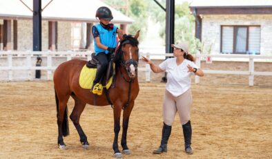 ALİAPARK ATLI SPOR KULÜBÜ’NDE İLK LİSANS SINAVI GERÇEKLEŞTİRİLDİ