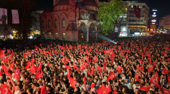 İSTİKLAL MARŞI’NA 200 BİN KİŞİ EŞLİK ETTİ